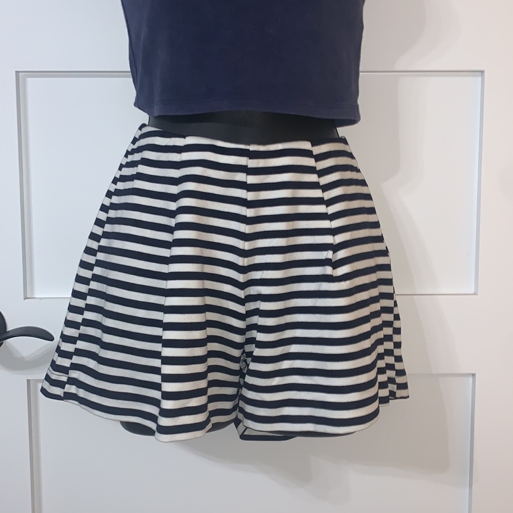 Monteau Pinstriped Black & White Shorts Small. NWT.